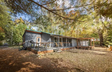 Hills Haven Luxury Cottage - Minden Hills Escape for the Nature Enthusiast