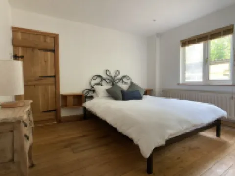 Large family cottage nestled in Sherwood Forest