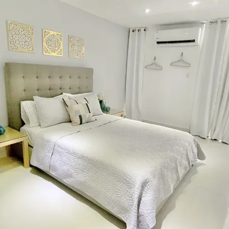 Stunning Studio w balcony for 2, 1 Queen Bed,1 Bathroom 5 mins to the beach