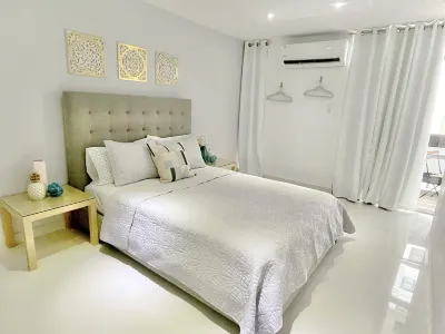 Stunning Studio w balcony for 2, 1 Queen Bed,1 Bathroom 5 mins to the beach