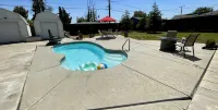 Tulare’s RARE FIND with a pool! Located in the Heart of California’s farmlands! - Bintang 3