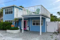 Unique Beach Bungalow Steps from the Beach Hotels near Disappearing Island