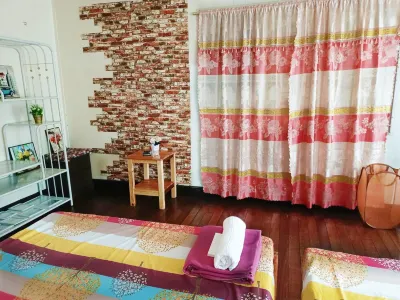 Executive Wide Living Rm APT | 2 km away from town  호텔