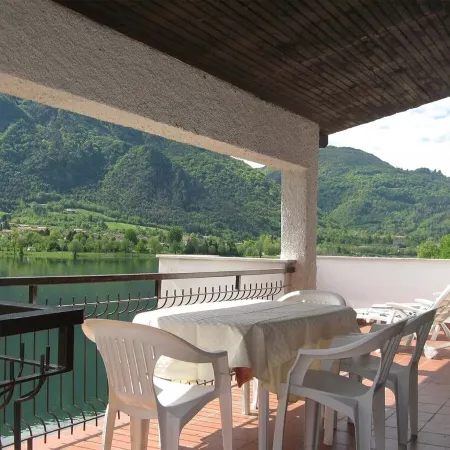 Directly on the lake
