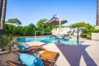 Oasis Phoenix Private Pool, HOT TUB, Corn Hole, BBQ, Fire Pit and Games - مسبح خاص