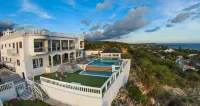 Coral Bay Chateau - Luxury Villa in Treasure Beach Hotels in 