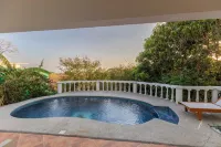Tres Vistas #1 Enjoy the Shared Pool and Jungle Views in Pelada!