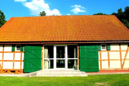 Close to the water, sauna, fireplace, fenced property, for dogs and families Отели в г. Нове-Варпно