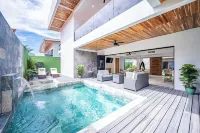Brand New 7 Bedroom Luxury Villa Prime Location on the South End of Jaco Beach - วิลล่า