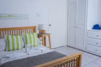 Summer Breeze  -  secluded 4 bed 4 bathroom Villa with Pool and Pool Lounge