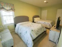 Scenic 2 bed, 1.5 bath condo with river views on St. Clair River - U2 Hotels in Marysville