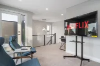 Downtown Luxury with Amazing Kitchen & jetted tub! Hotels in Southwest Calgary