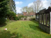Family friendly bungalow in quiet surroundings, sleeps 7 Hotels near Museum Burghse Schoole