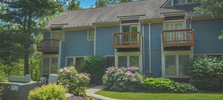 Villages of Wisp 13 Lakeview Court Hotels in McHenry