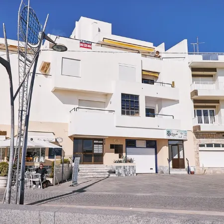 Apartment with fantastic sea view only 20m from the beach