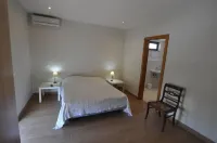 House with 9 bedrooms,9 bathrooms,11 AC,wi-fi,pool and fitness Hotels in Silves