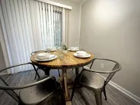Spacious modern 2 bdrm apt with pool, washer/dryer, internet, great location