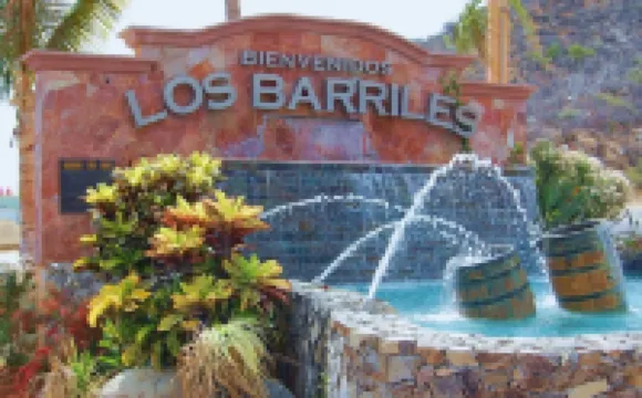 Villa De Cortez Condo!  Beachfront, Sunrises, Fishing and Pickleball await!