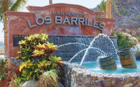 Villa De Cortez Condo!  Beachfront, Sunrises, Fishing and Pickleball await!