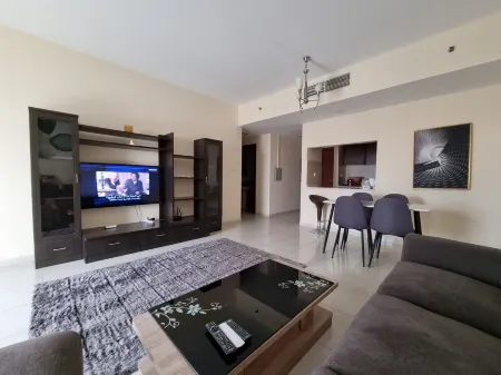 Sunshine Lagoon View Large Balcony - 5m from beach!