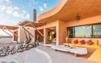 Casa Del Mar - Santa Fe Inspired Home With Gracious Mediterranean Style Living