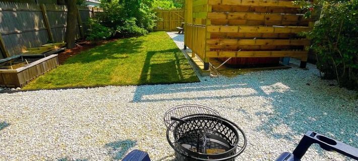 West Dennis Central - 5 bed, 3 bath, 2 kitchen huge yard!Two hot tubs! Hotels in Dennis
