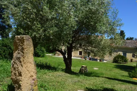Mas Delgado, in the heart of the Luberon, at the foot of Mont Ventoux.