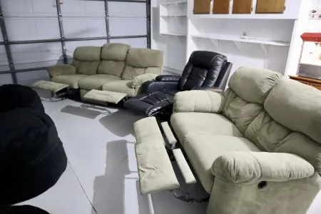 Great Pool Home with Movie Room ! Отели рядом с достопримечательностью «Порт-Сент-Люси Ботаникал Гарденс»