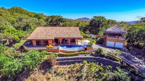 Jungle and Ocean Paradise, Infinity Pool, 4BR/3BA - Private location!