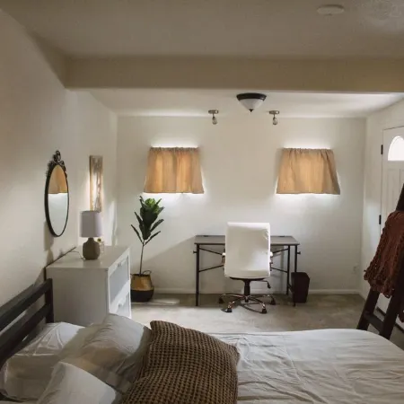 The Desert Sunset: 4 Bdr, 5 Beds, Fast Wifi, Large TV, Large Private Pool,