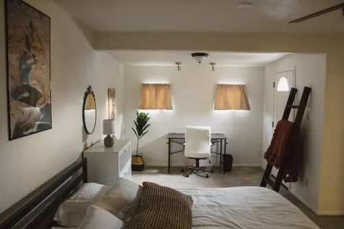 The Desert Sunset: 4 Bdr, 5 Beds, Fast Wifi, Large TV, Large Private Pool,