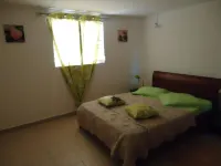 HEAVENLY VIEWS OF THE BAY AND MOUNTAINS OF DESHAIES โรงแรมใน