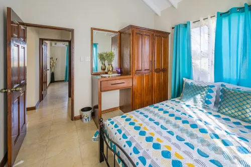 Cozy Two Bedroom Apartment Available for Rent in Holetown Area Hotel a Christie