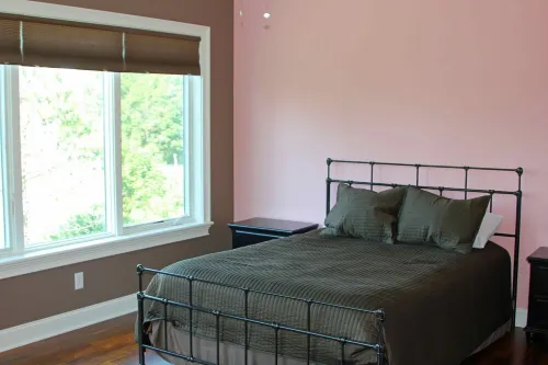 Modern & Large Oceanfront Home Close To Downtown And Amenities