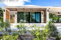 SEAFOAM CAY. New Luxury on the water with Gym. Swim, snorkel, sail, boat dock