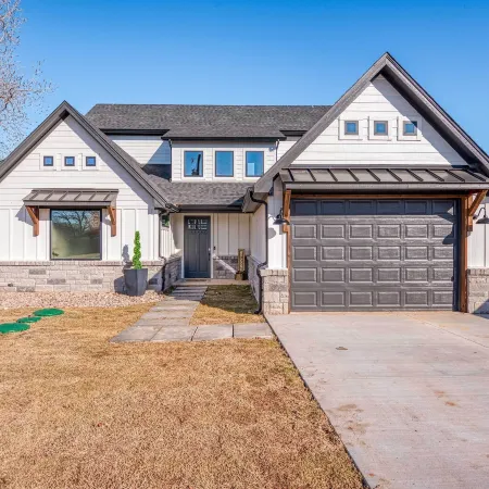 Lakefront Granbury Retreat w/ Patio & Fire Pit