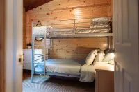 Stylish Lakefront Cottage Retreat in Parry Sound فنادق في Parry Sound. Unorganized. Centre Part