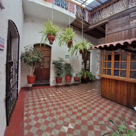 Hostal Lluvia de Oro