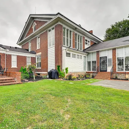Bowling Green House w/ Shared Pool!