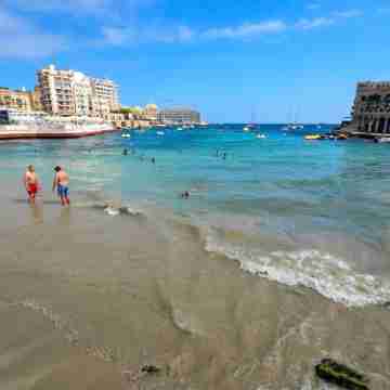 Modern Ensuite Rooms Near Balluta Bay Fitness & Recreational Facilities