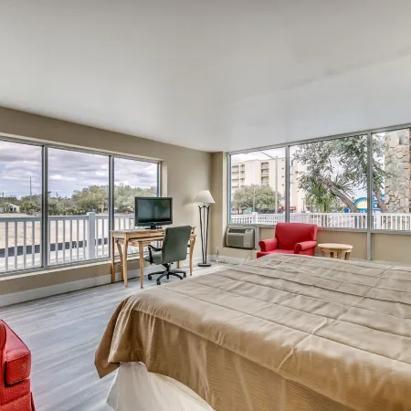 Beachcomber Inn & Suites
