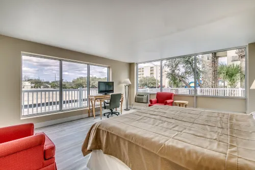 Beachcomber Inn & Suites - balcony