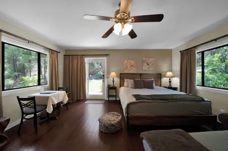 The Inn at Shasta Lake Отели рядом с достопримечательностью «Shasta Dam»