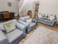 Golygfa Bryn Hotel a Llantrisant