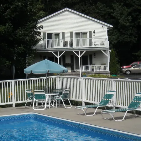 Cromwell Harbor Motel