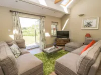 Providence Cottage Hotels in Newburgh
