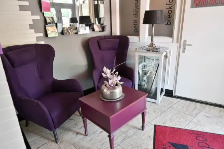 Hotel Monopol Отели рядом с достопримечательностью «Kongressaal Jehovas Zeugen»