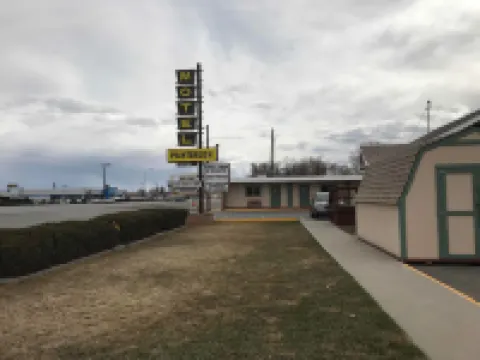 Paintbrush Motel Hotels in Riverton