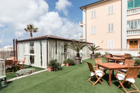 Residenza Santa Cecilia Отели рядом с достопримечательностью «Corso Vittorio Emanuele II»