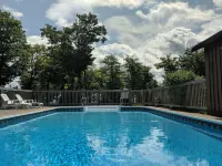 Smith Rock Chalets - piscina